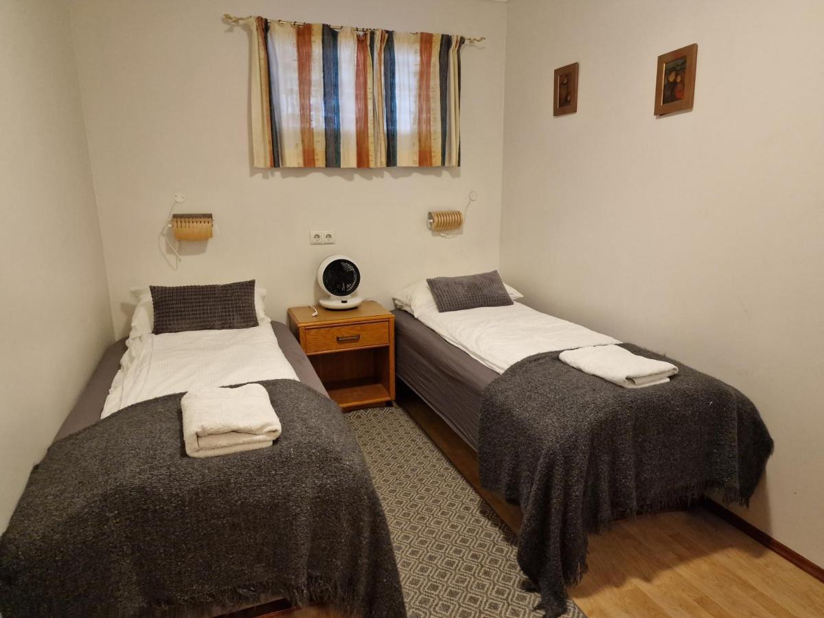 Husid Guesthouse Рейкхольт Экстерьер фото