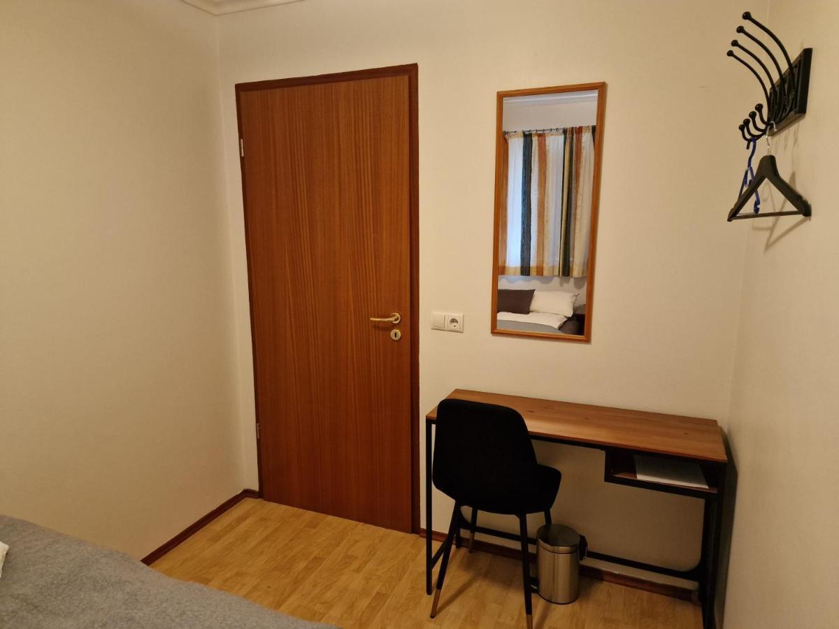 Husid Guesthouse Рейкхольт Экстерьер фото