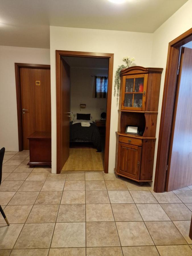 Husid Guesthouse Рейкхольт Экстерьер фото