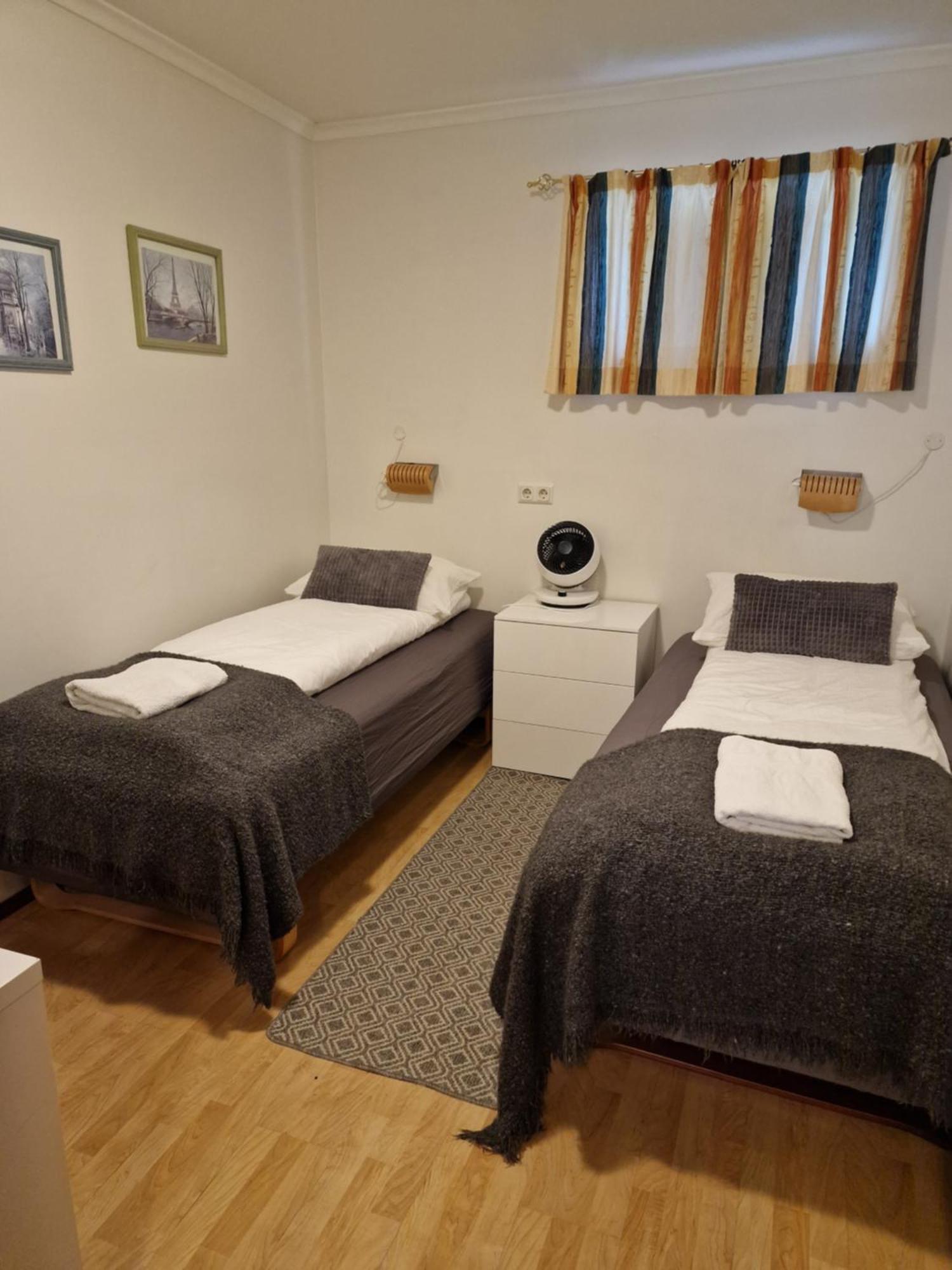 Husid Guesthouse Рейкхольт Экстерьер фото