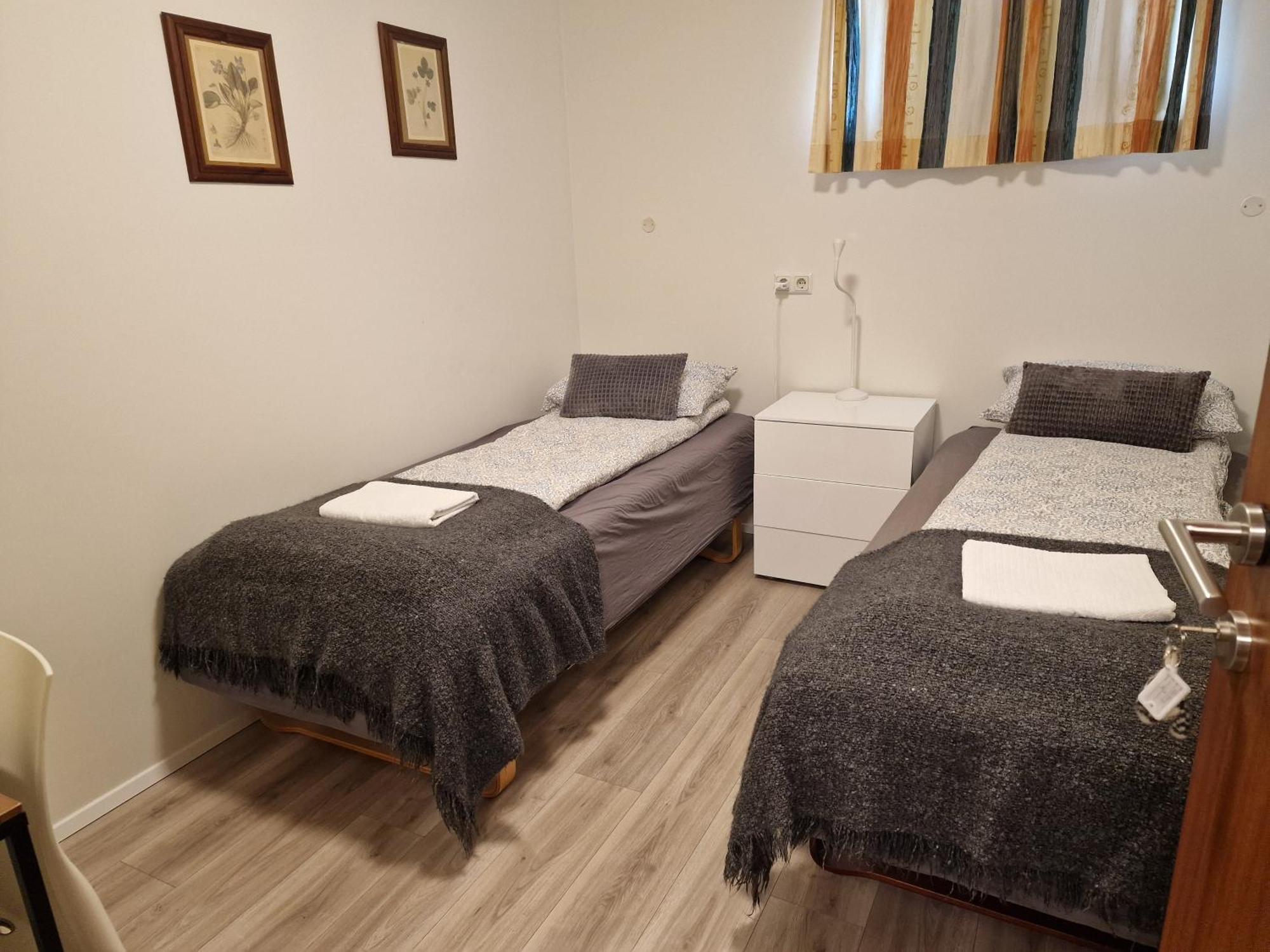 Husid Guesthouse Рейкхольт Экстерьер фото